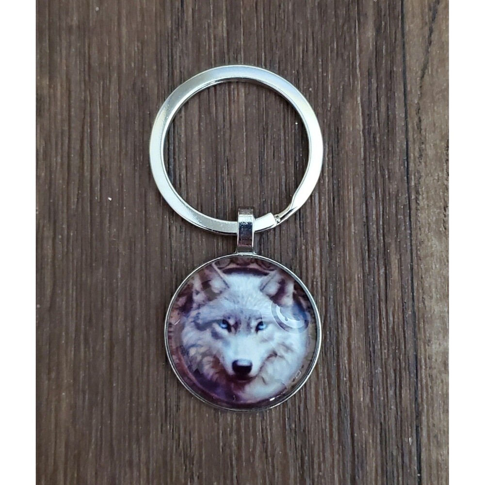 Wolf Keychain Finished with a Glass Dome